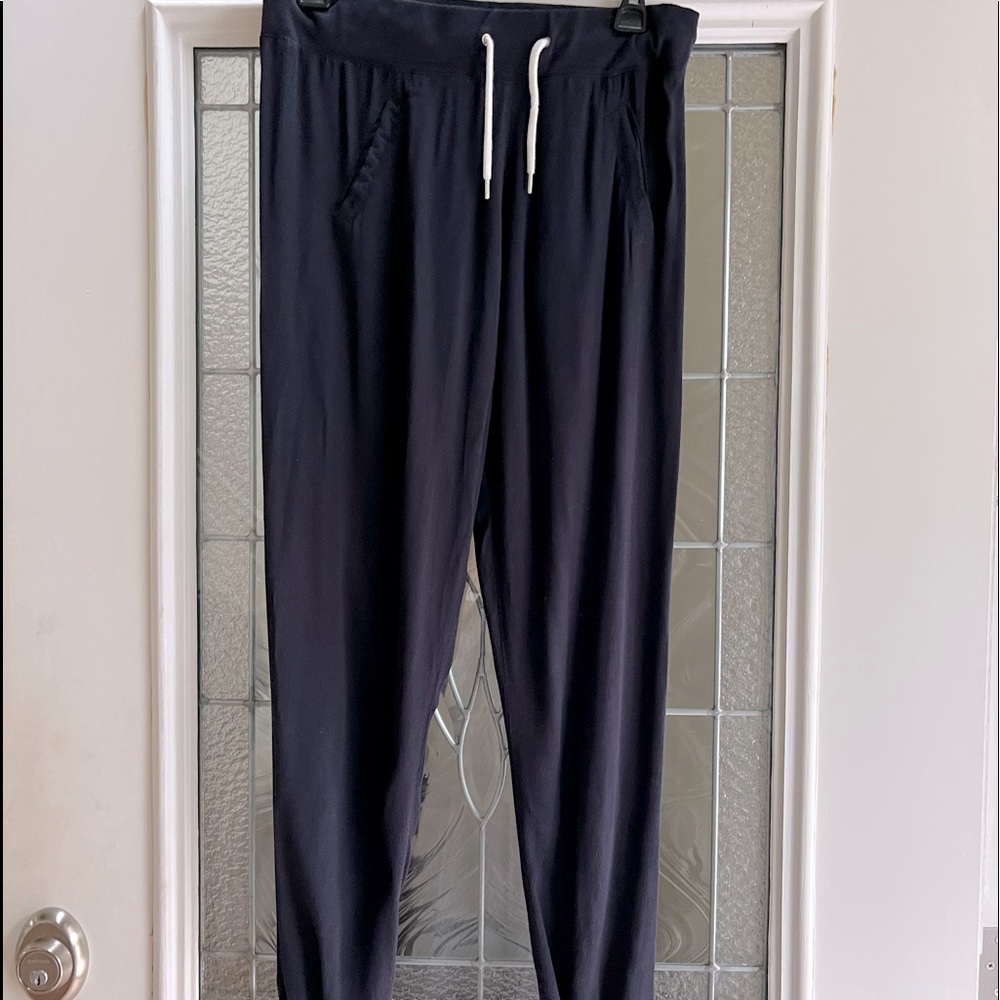 Monrow navy joggers size small. Worn once